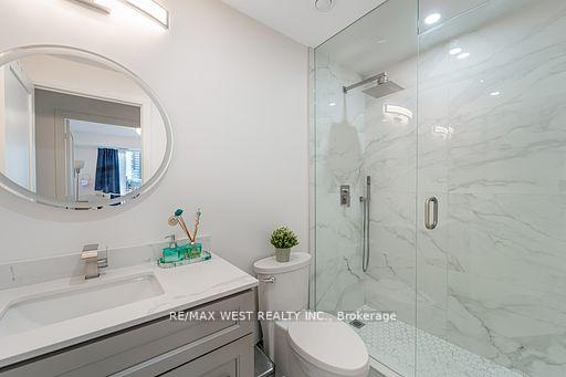 2 Bedrooms Condo at 70 Roehampton,  Toronto For sale