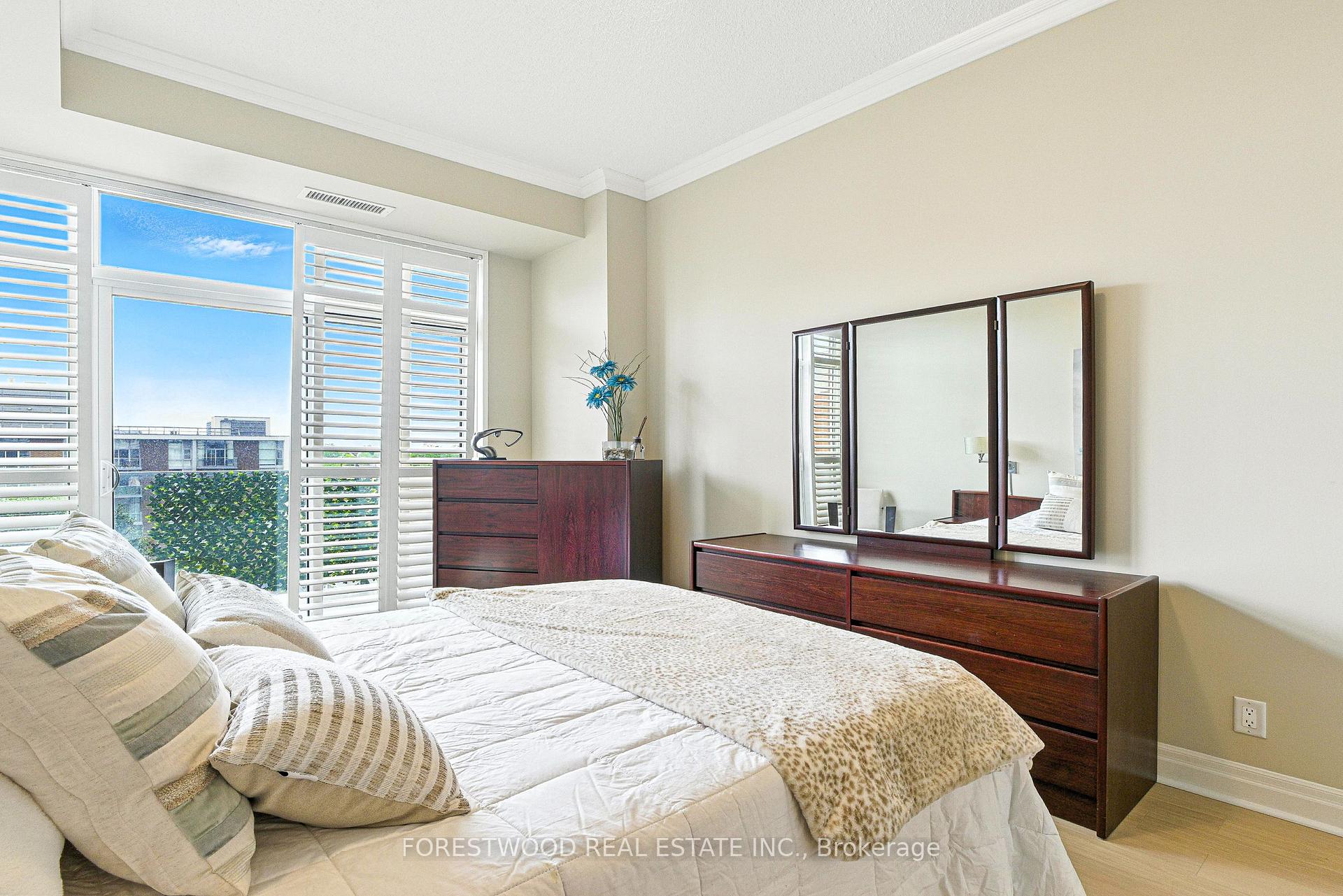 2 Bedrooms Condo at 80 Port, Mississauga For sale