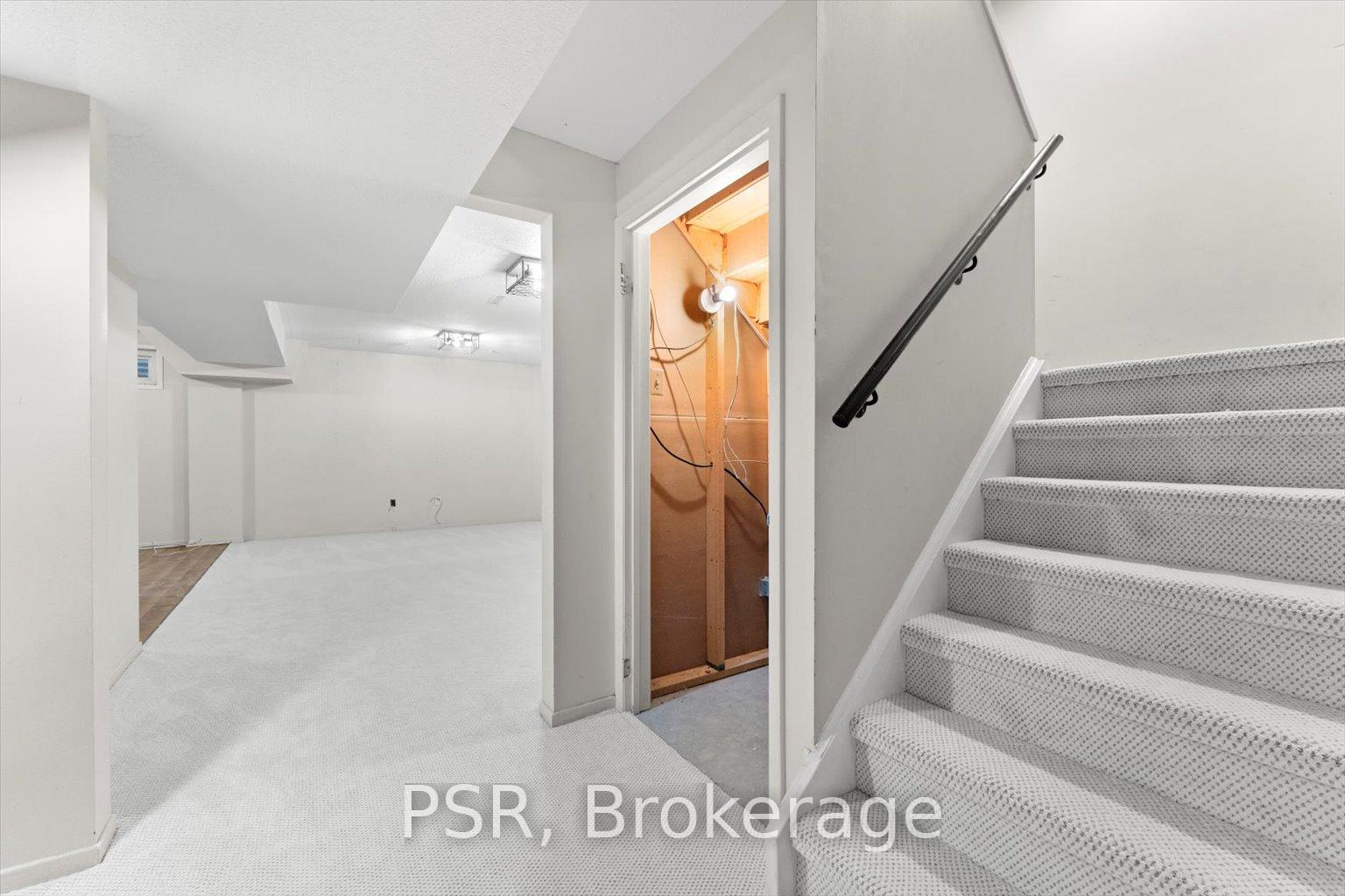 4 Bedrooms Condo at 42 Crimson Millway, Toronto For sale