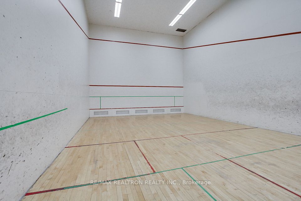 https://trreb-image.ampre.ca/am2FNRwgqCtLZWaOThL7sbkJTctIk_MYUuDReBDlYtk/rs:fit:960:960/wm:.5:so:0:50:.4/wmsh:10/wmt:PHNwYW4gZm9yZWdyb3VuZD0nd2hpdGUnIGZvbnQ9JzY4Jz5SRS9NQVggUkVBTFRST04gUkVBTFRZIElOQy4sIEJyb2tlcmFnZTwvc3Bhbj4/L3RycmViL2xpc3RpbmdzLzQwLzY1LzE2LzYzL3AvYmVmZjMwYzQtMzMzOC00Y2ZkLWFhOWQtZTU2MTAyM2E1YWE4LmpwZw.jpg