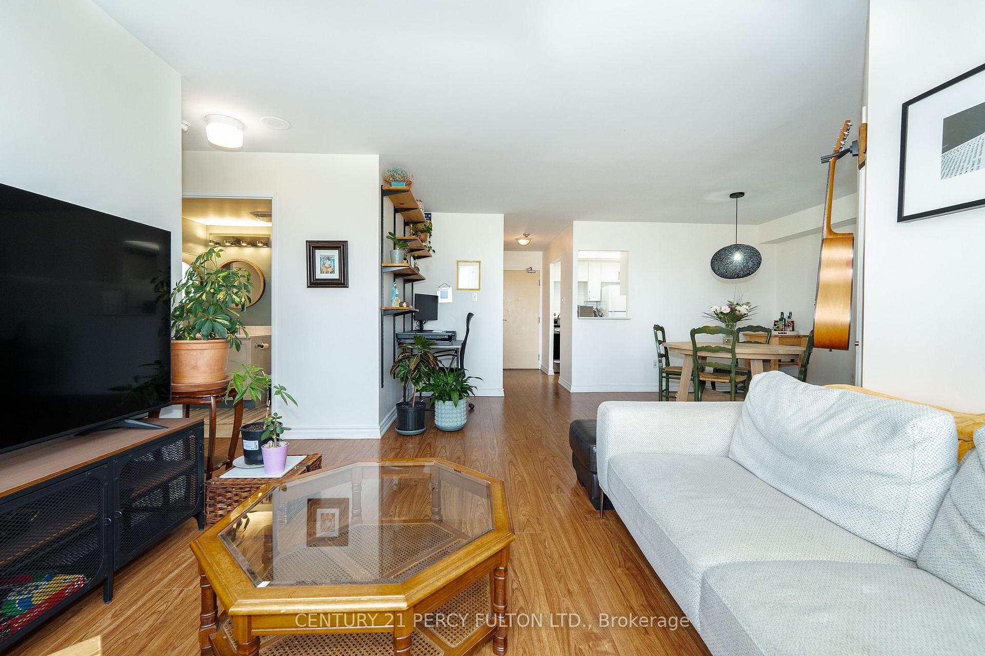 2 Bedrooms Condo at 3 Greystone Walk, Toronto For sale