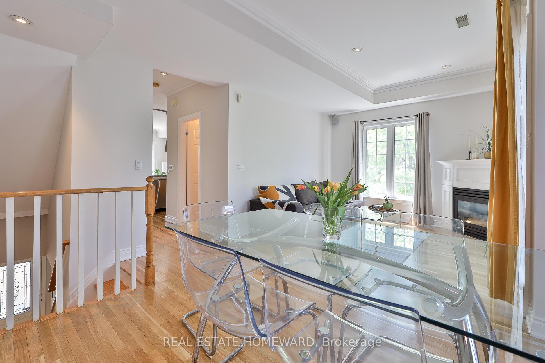 3 Bedrooms Condo at 36 Rusholme Park, Toronto For sale