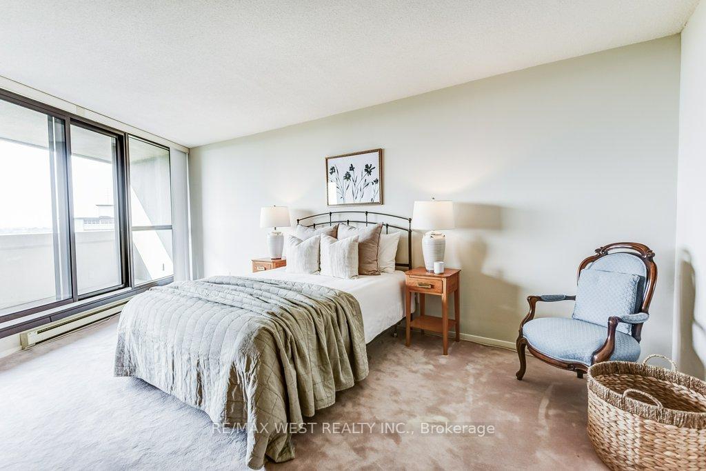 3 Bedrooms Condo at 2000 Islington, Toronto For sale