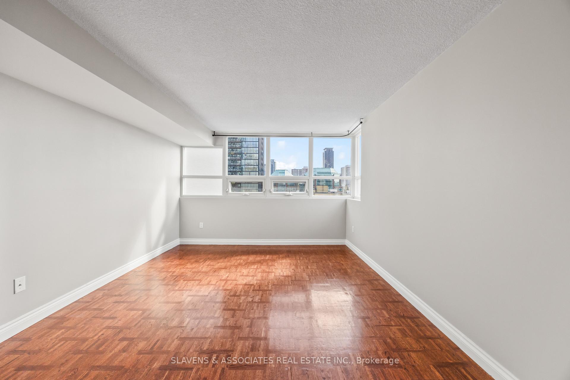 2 Bedrooms Condo at 71 Charles,  Toronto For sale