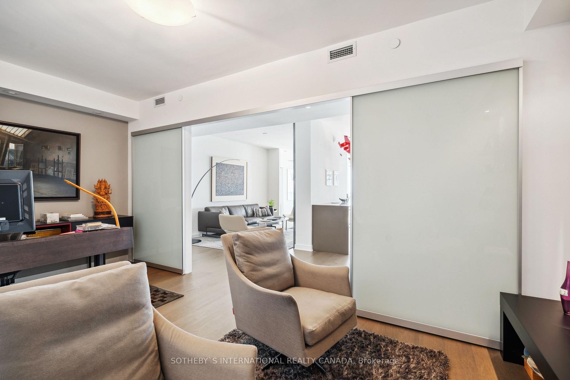 3 Bedrooms Condo at 1 Bloor,  Toronto For sale