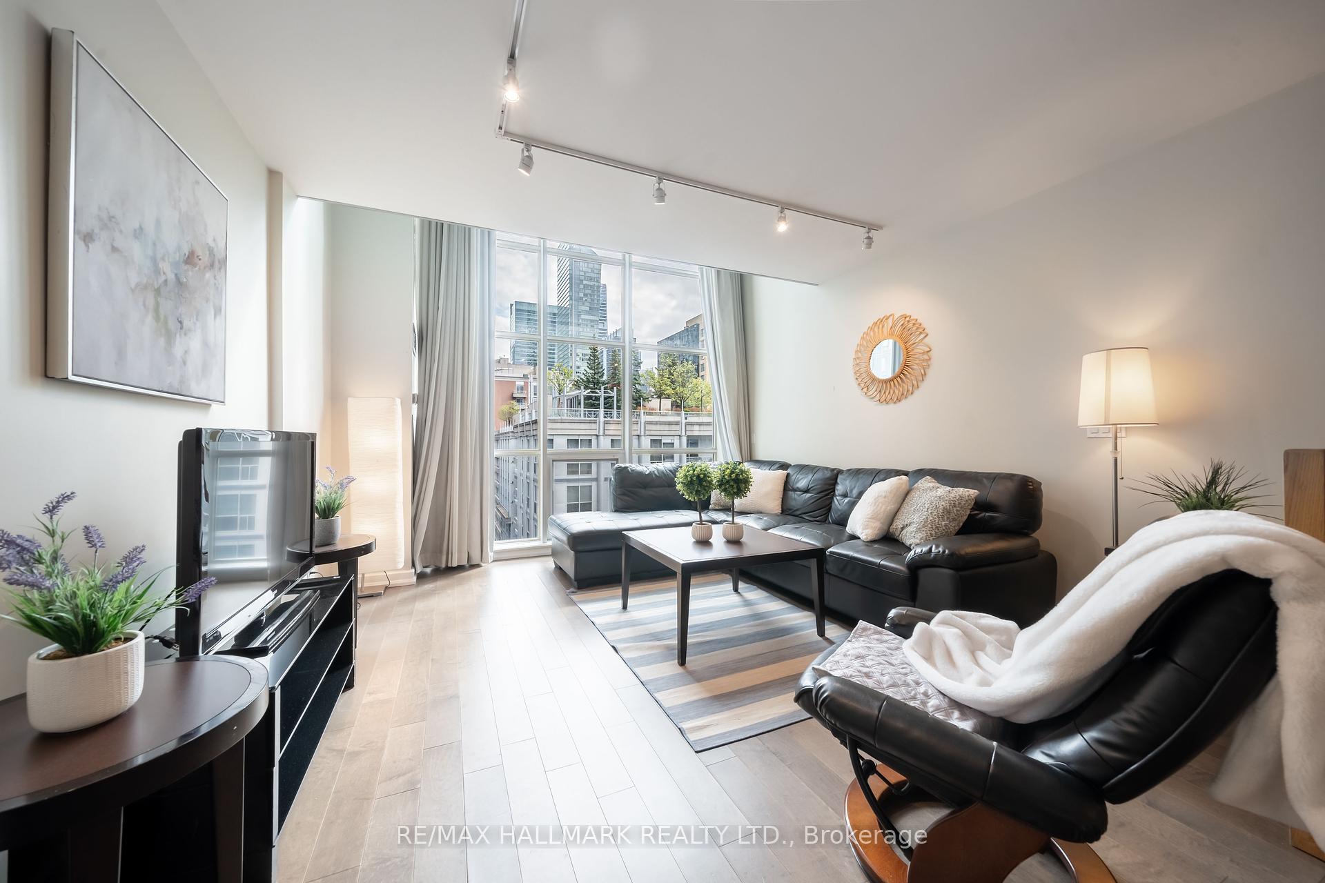 2 Bedrooms Condo at 36 Blue Jays,  Toronto For sale