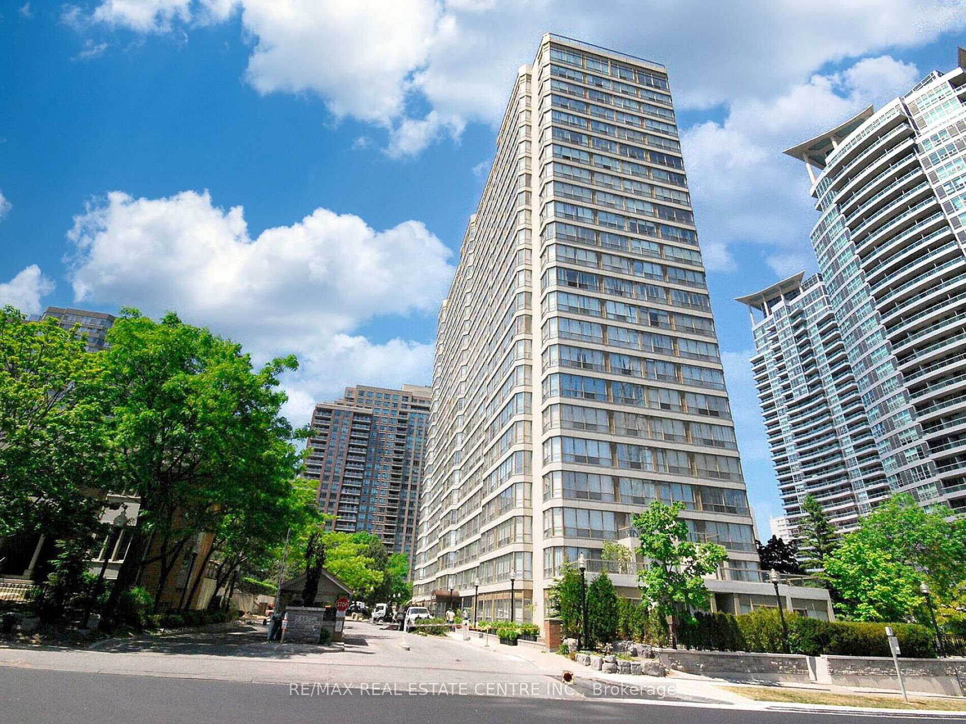 1 Bedroom Condo at 55 Elm, Mississauga For sale