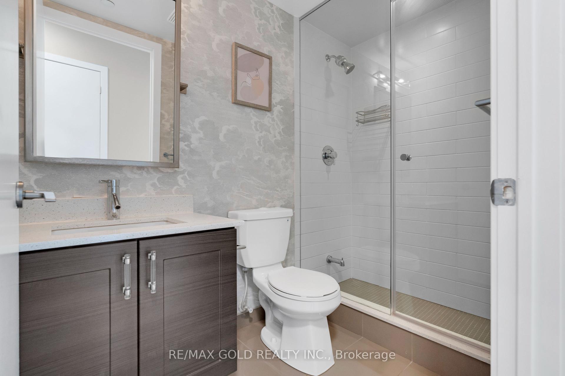 3 Bedrooms Condo at 2212 Lakeshore, Toronto For sale