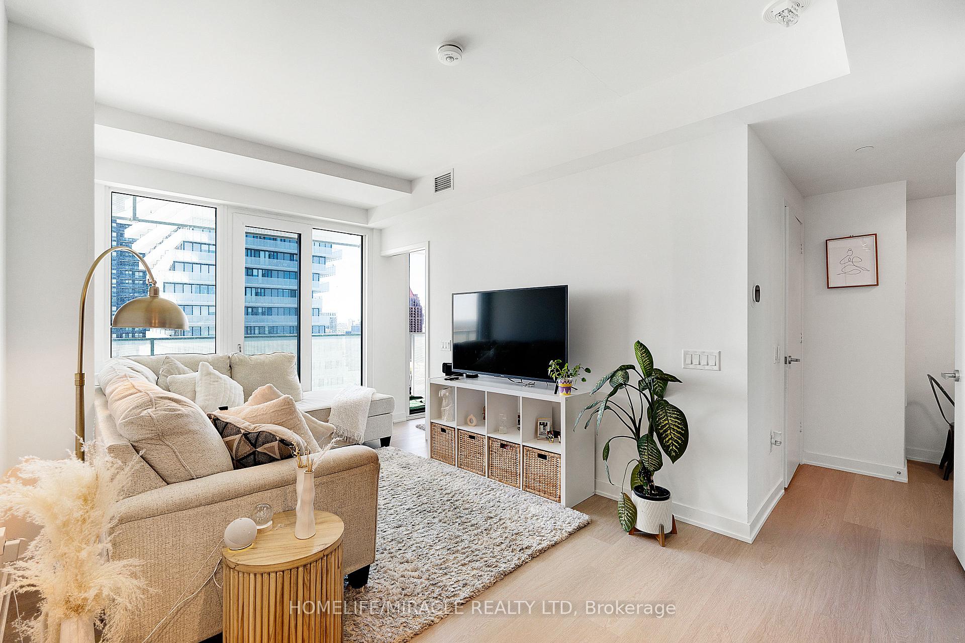 2 Bedrooms Condo at 3883 Quratz, Mississauga For sale