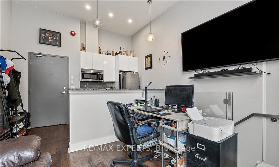323 Kingston Road 101