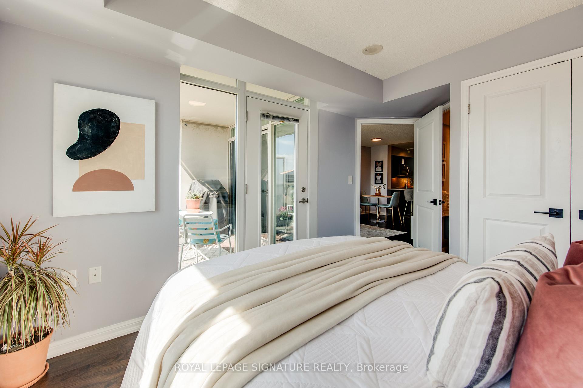 2 Bedrooms Condo at 125 Western Battery, Toronto For sale