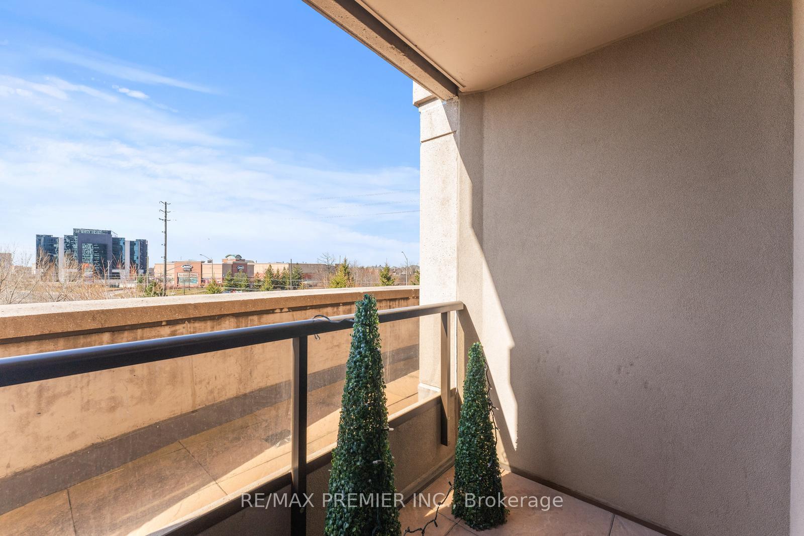 2 Bedrooms Condo at 9235 Jane,  Vaughan For sale