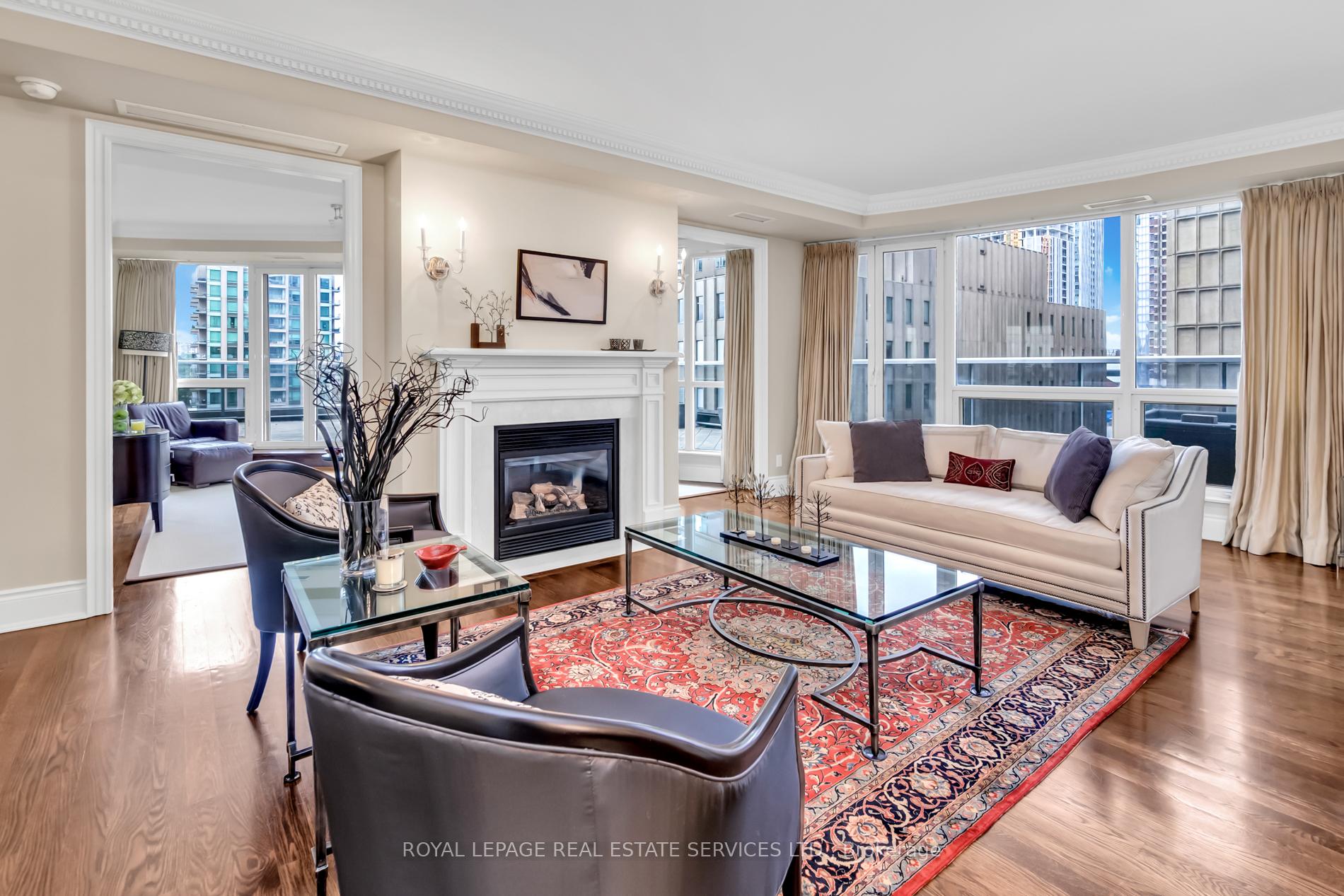 3 Bedrooms Condo at 10 Bellair, Toronto For sale