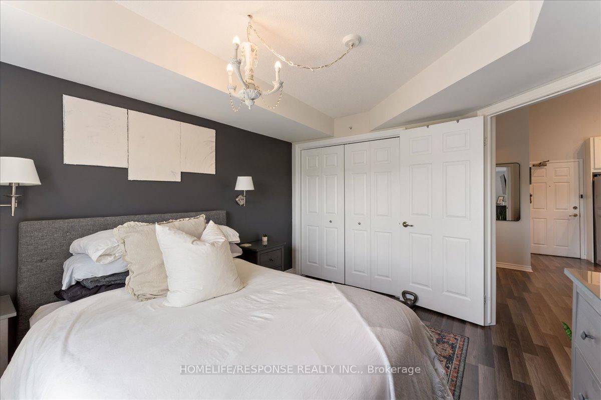 2 Bedrooms Condo at 1820 Walker’s, Burlington For sale