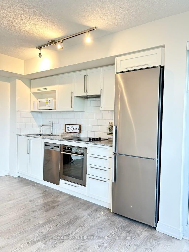 2 Bedrooms Condo at 275 Village Green, Toronto For sale