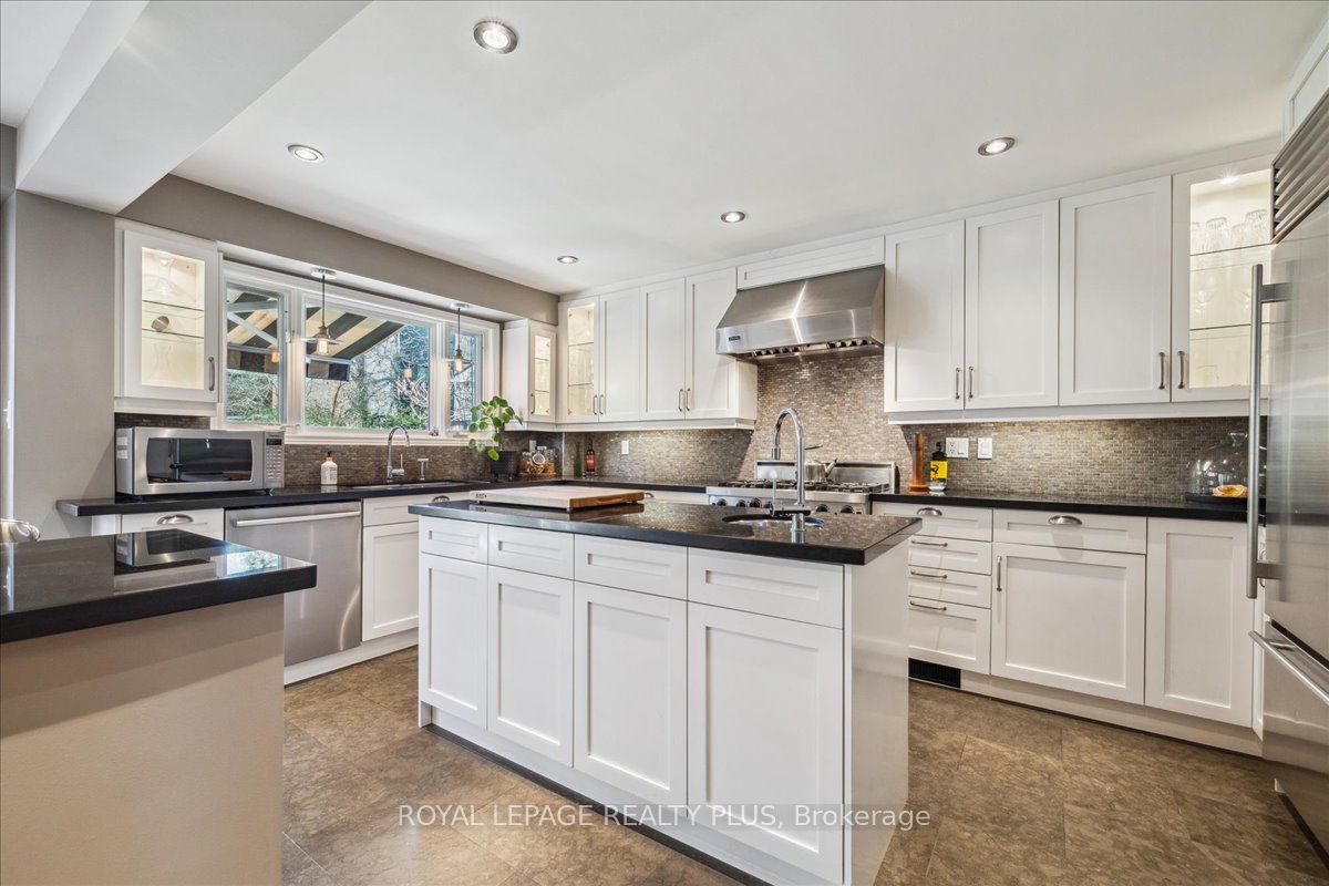3413 Autumnleaf Crescent