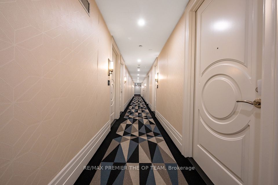 https://trreb-image.ampre.ca/aoDTsGAoa7Cdv6w8-otieCu5pwn4t-UGnJLwVQPb_n0/rs:fit:960:960/wm:.5:so:0:50:.4/wmsh:10/wmt:PHNwYW4gZm9yZWdyb3VuZD0nd2hpdGUnIGZvbnQ9JzY4Jz5SRS9NQVggUFJFTUlFUiBUSEUgT1AgVEVBTSwgQnJva2VyYWdlPC9zcGFuPg/L3RycmViL2xpc3RpbmdzLzQwLzkzLzgwLzA0L3AvOTExZWIzZGMtZTlmMS00ZTJkLTkzN2YtZTQzNDVkMjQ2MGY4LmpwZw.jpg