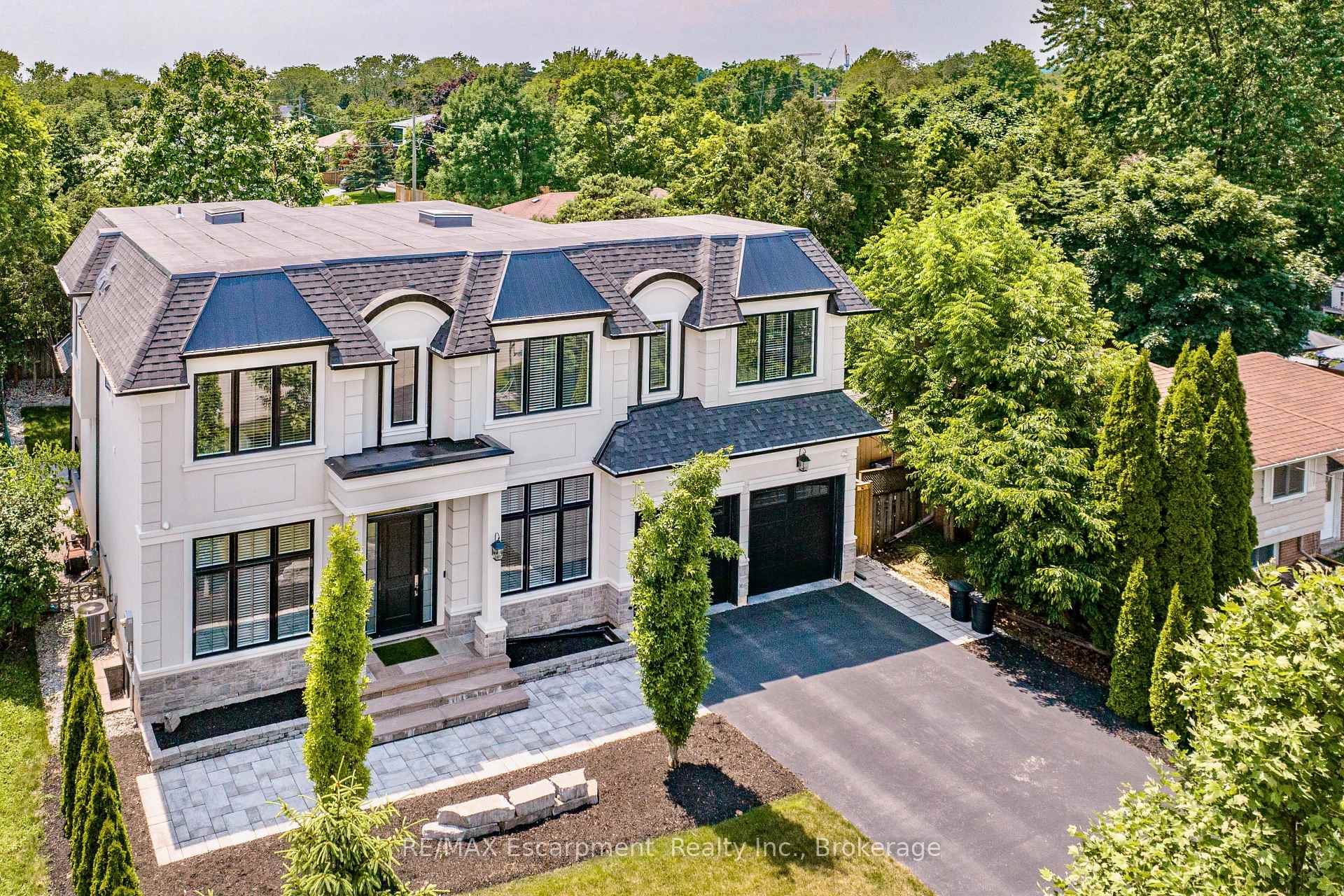 402 Tennyson Drive, Oakville, ON L6L 3Z1
