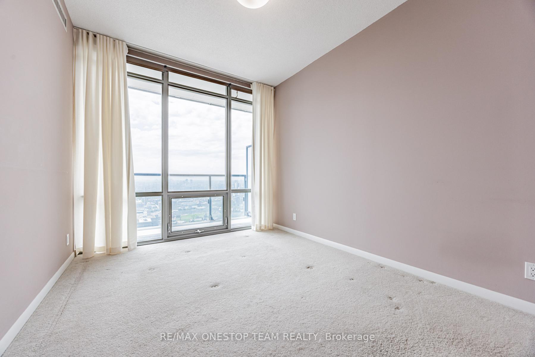 4 Bedrooms Condo at 832 Bay, Toronto For sale