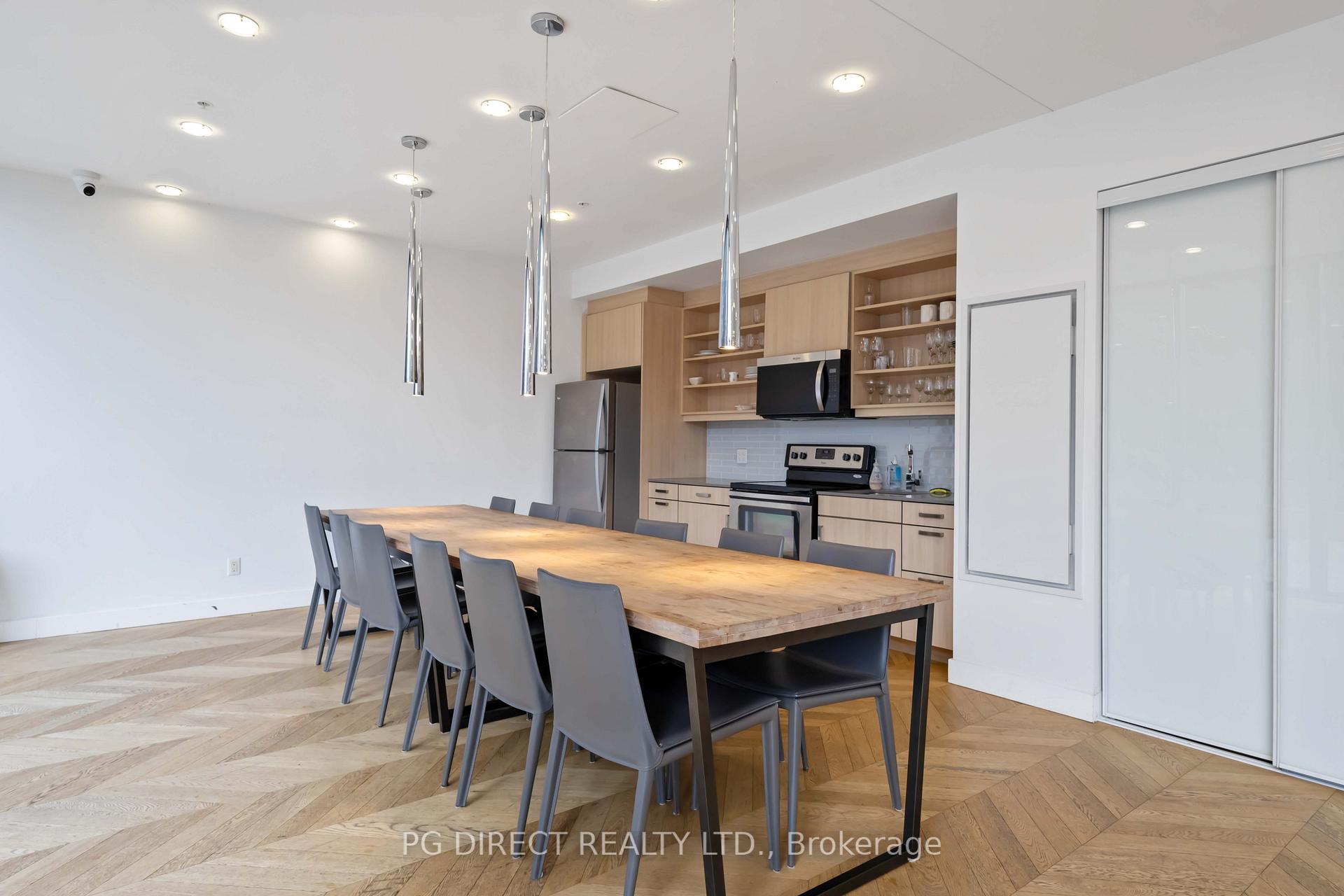 2 Bedrooms Condo at 38 Howard Park, Toronto For sale