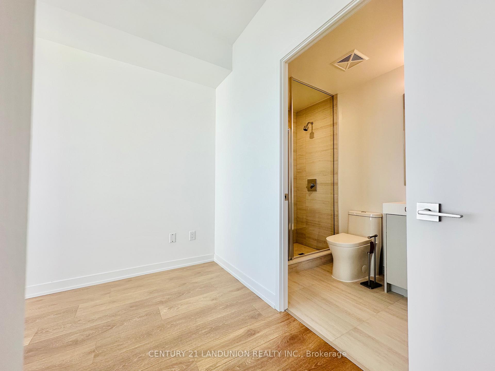 2 Bedrooms Condo at 10 Abeja, Vaughan For sale