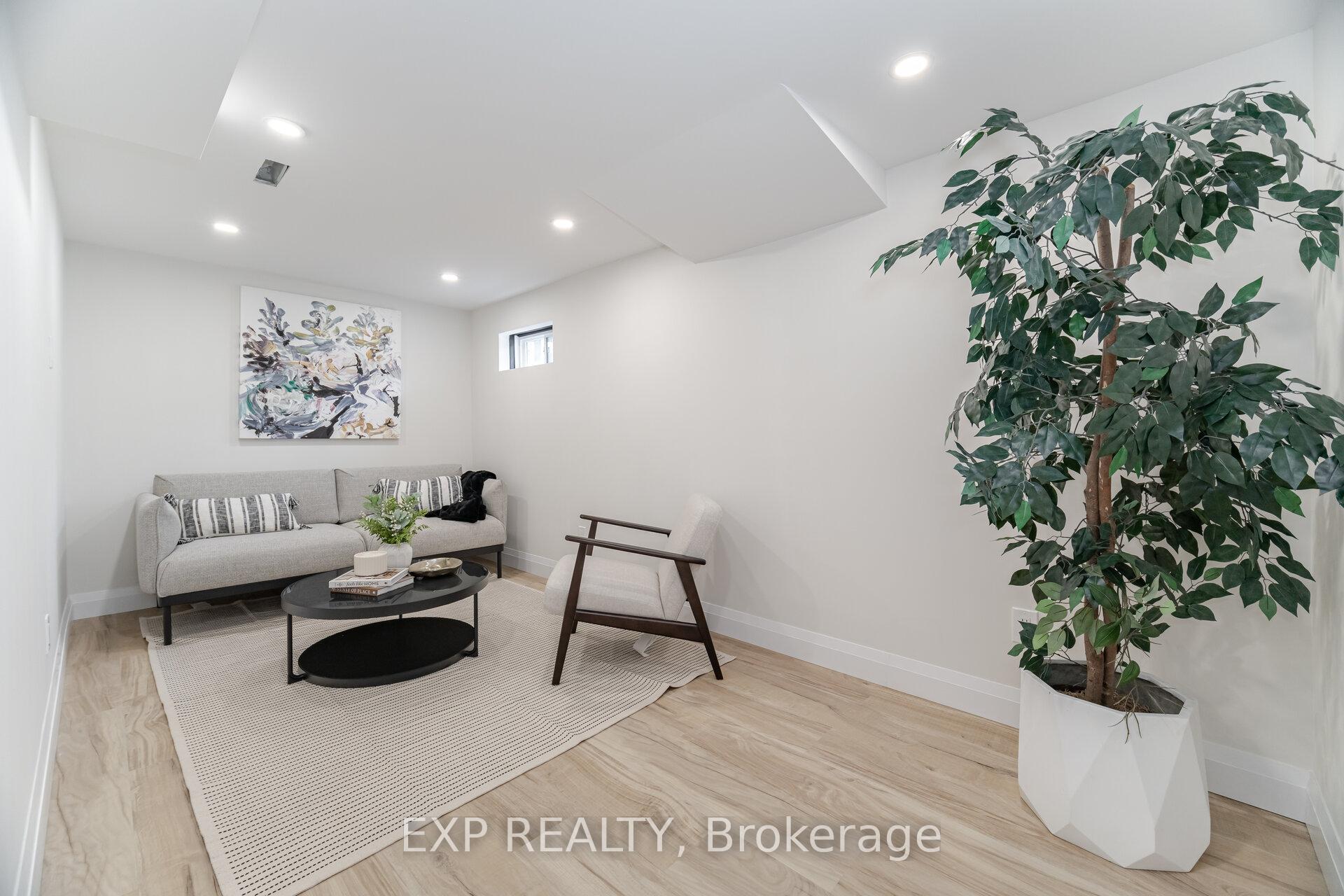 3 Bedrooms Condo at 120 Quigley, Hamilton For sale