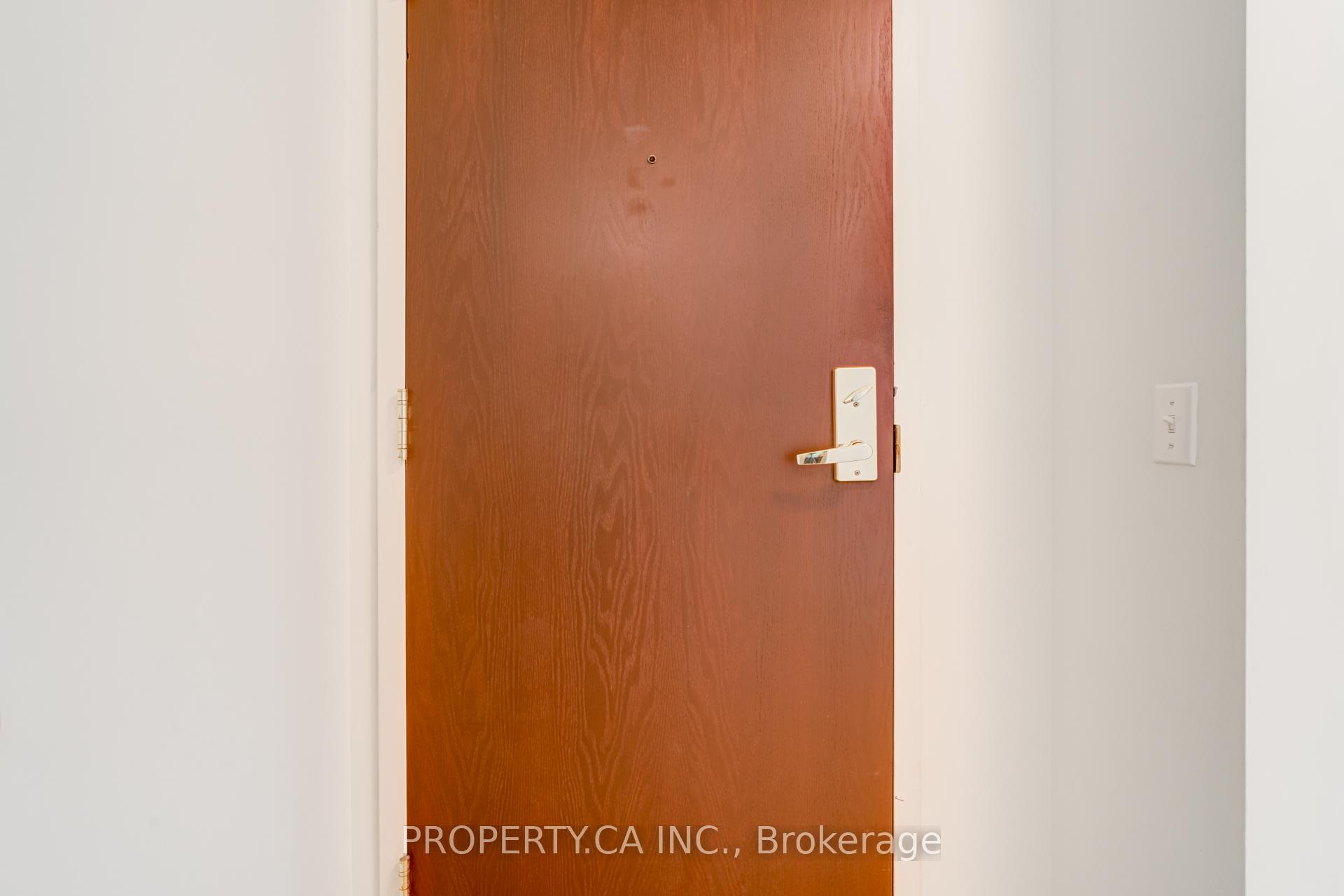 2 Bedrooms Condo at 18 Parkview, Toronto For sale