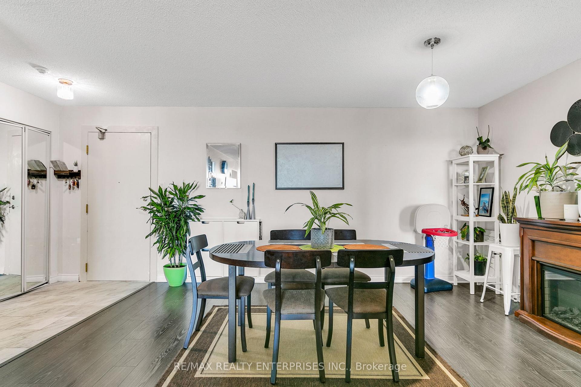 3 Bedrooms Condo at 1 Greystone Walk,  Toronto For sale