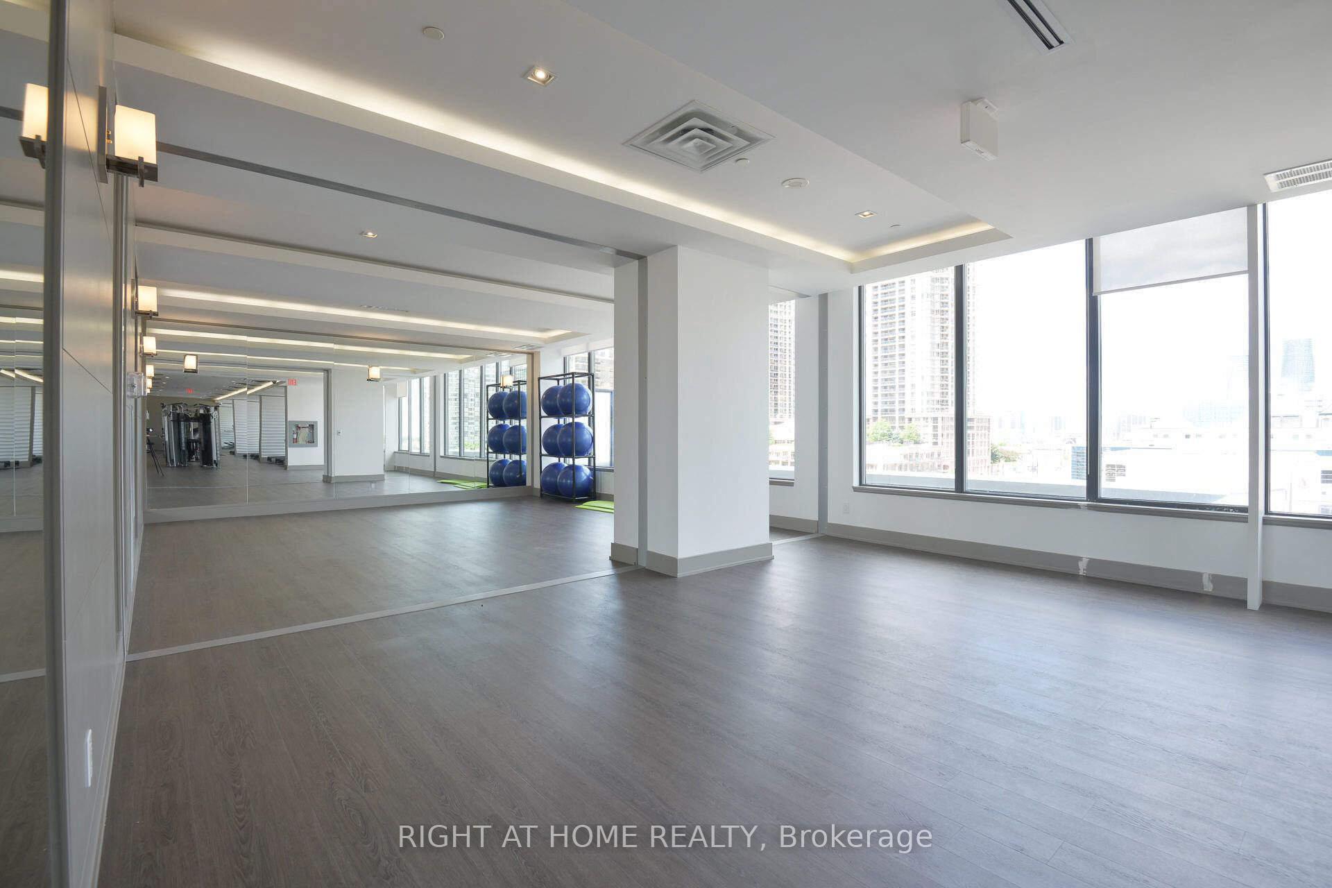 2 Bedrooms Condo at 4011 Brickstone, Mississauga For sale