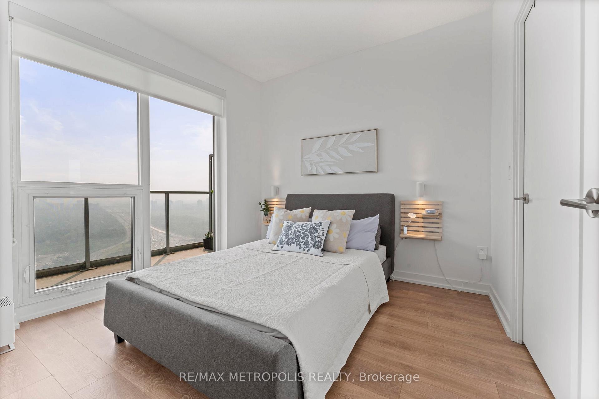 2 Bedrooms Condo at 117 McMahon, Toronto For sale