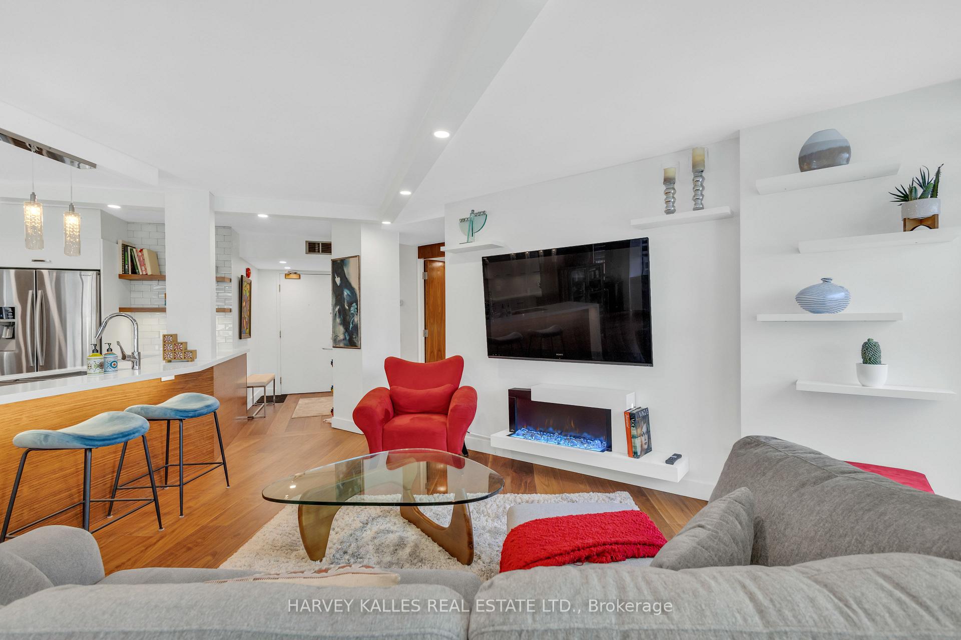 2 Bedrooms Condo at 1331 Bay, Toronto For sale