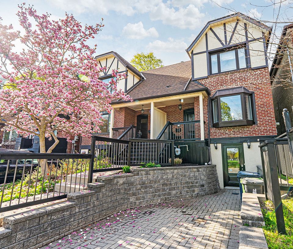 212 Roselawn