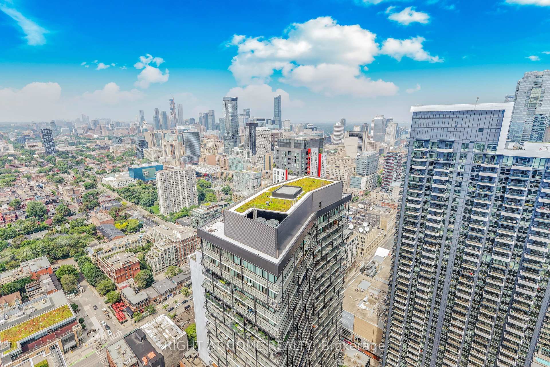 3 Bedrooms Condo at 108 Peter, Toronto For sale