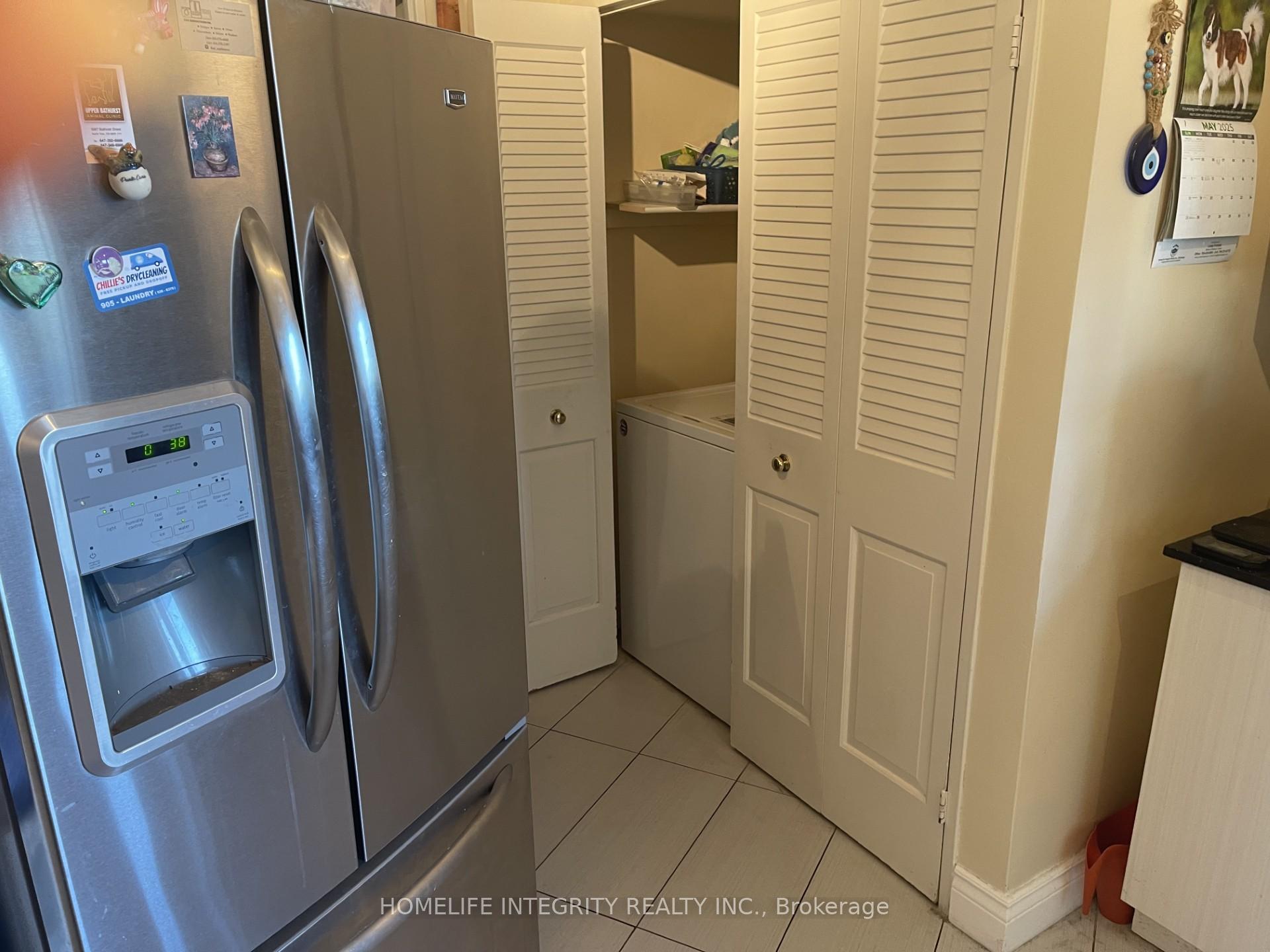 3 Bedrooms Condo at 150 Neptune, Toronto For sale