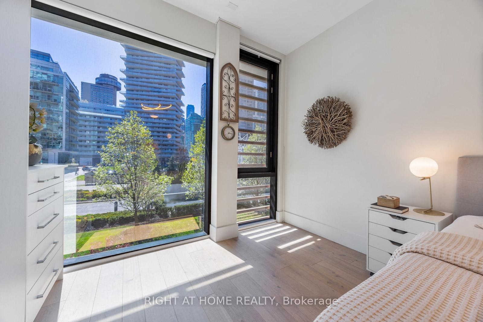2 Bedrooms Condo at 39 Queens, Toronto For sale