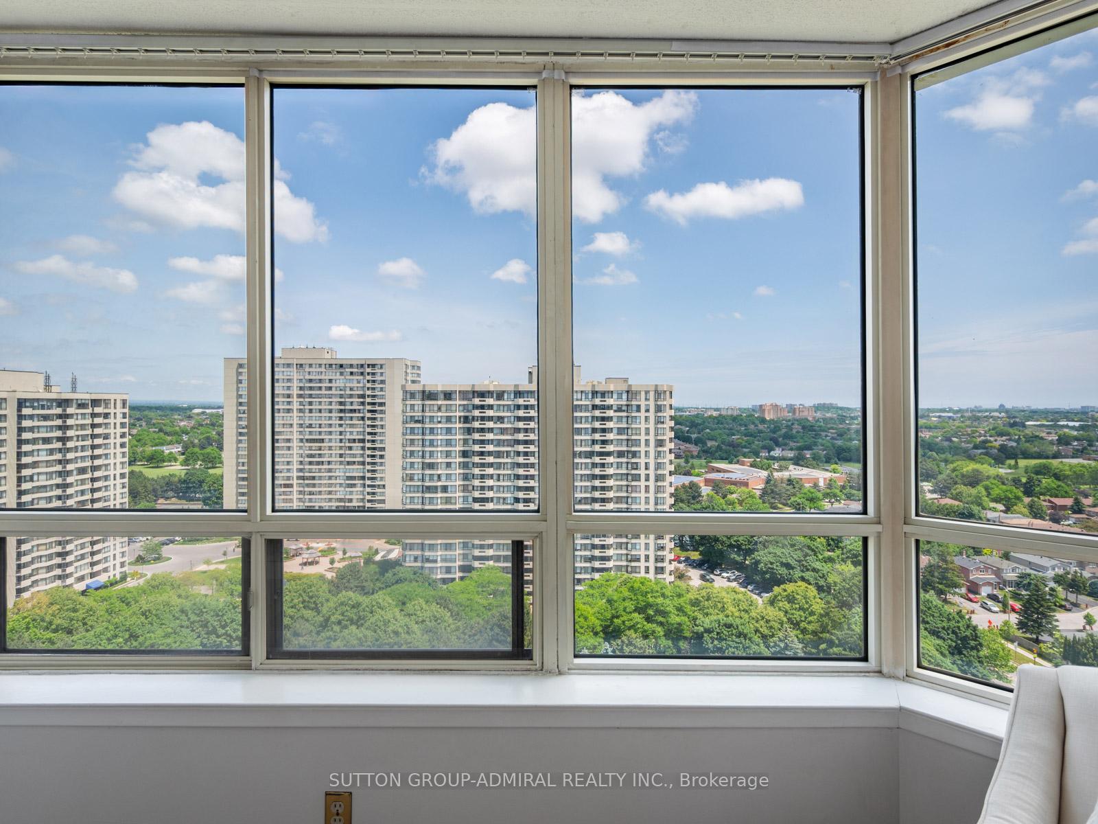 3 Bedrooms Condo at 175 Bamburgh, Toronto For sale