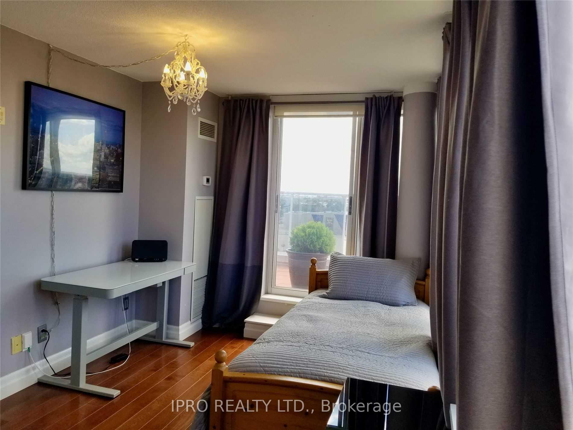 3 Bedrooms Condo at 1040 The Queensway,  Toronto For sale