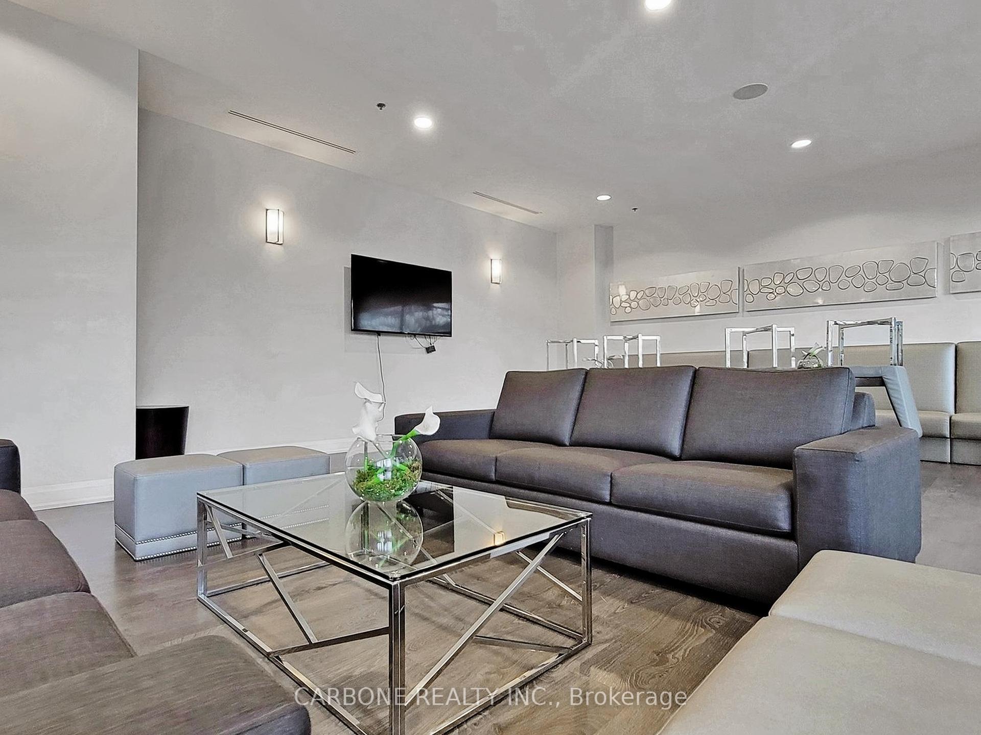 3 Bedrooms Condo at 2900 Hwy 7, Vaughan For sale
