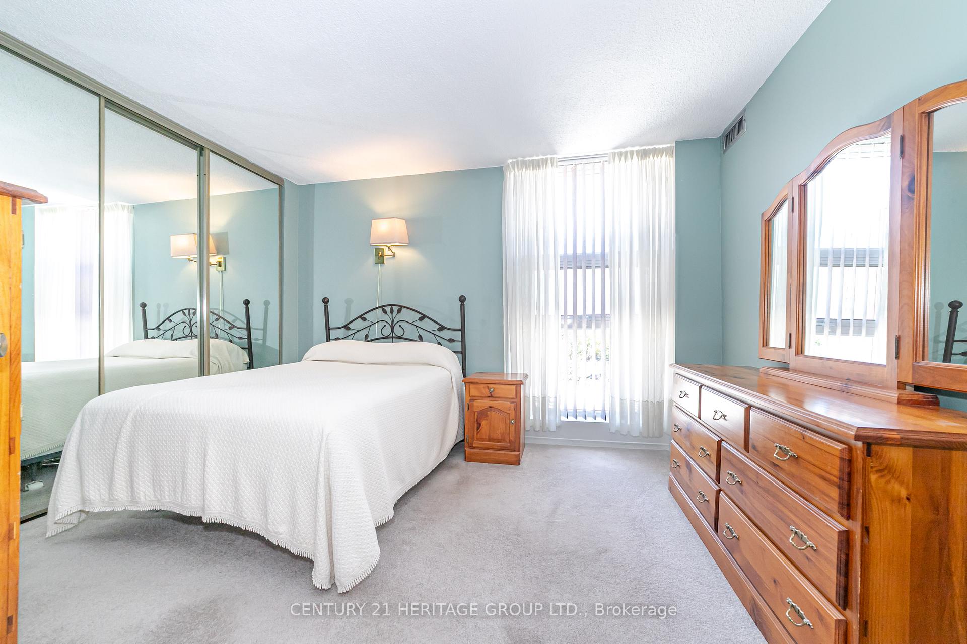 2 Bedrooms Condo at 10 Dean Park, Toronto For sale