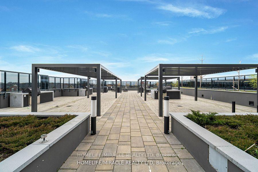 3 Bedrooms Condo at 8 Nahani, Mississauga For sale