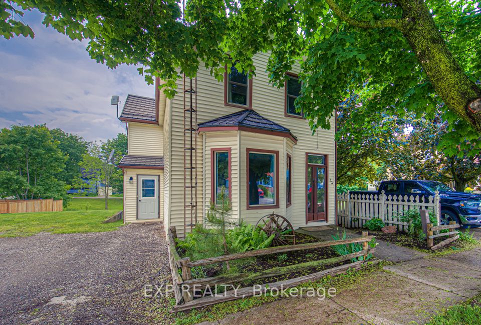 33 Mcgivern Street, Mapleton, ON N0G 2K0