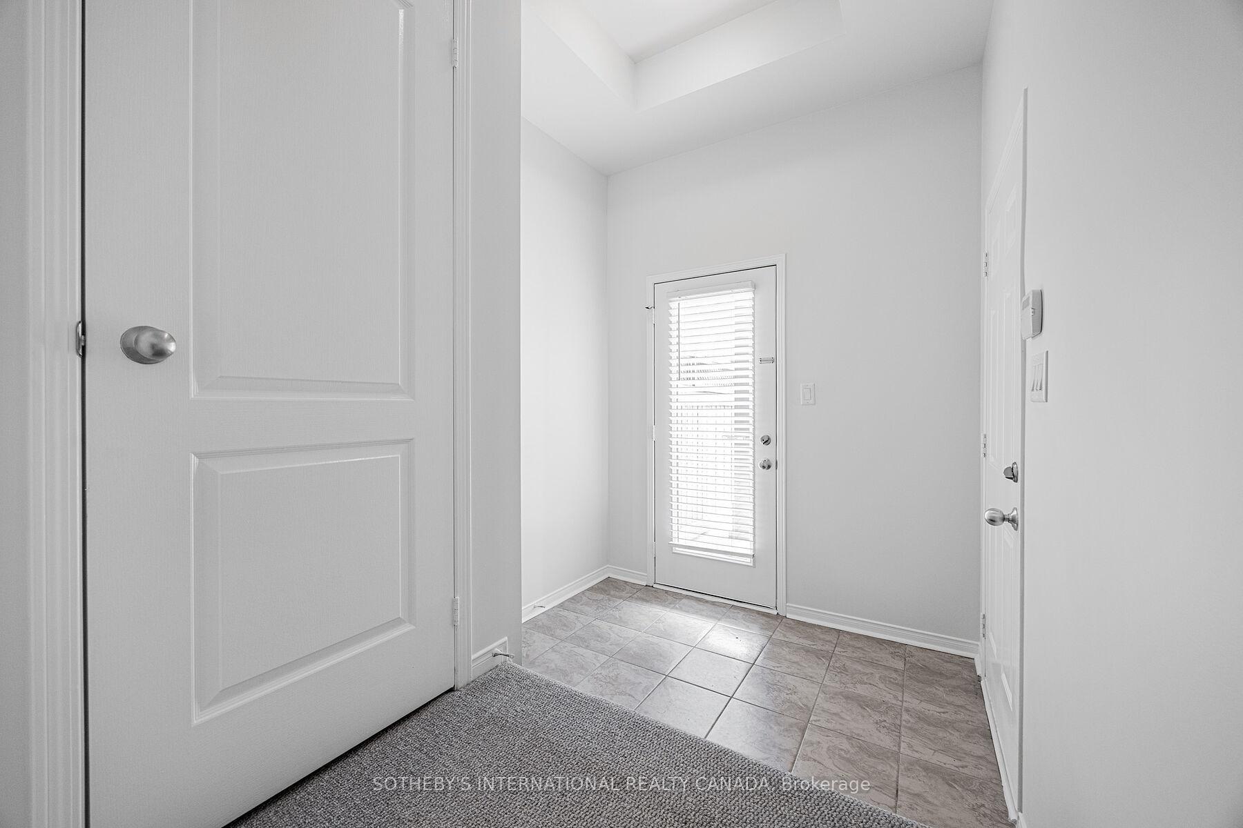 4 Bedrooms Condo at 5700 Tosca, Mississauga For sale