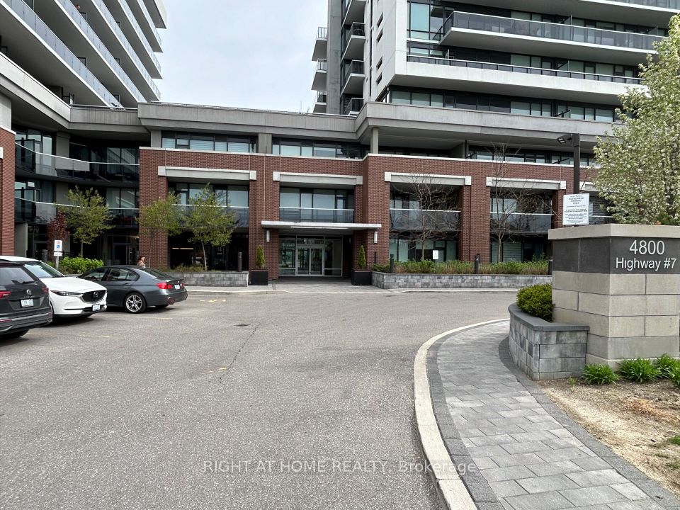 Access Entrance & Parking from Benjamin Dr.