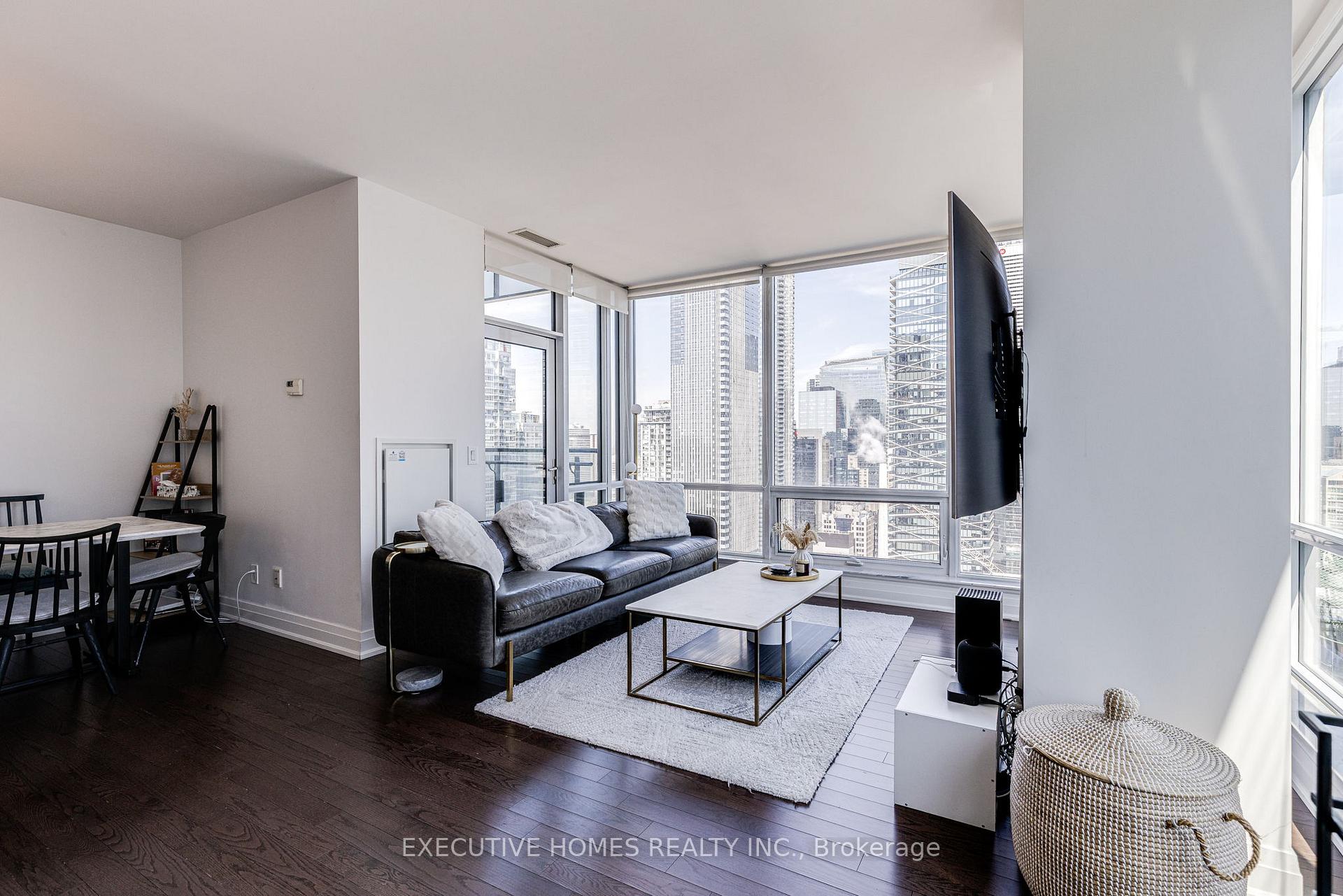 2 Bedrooms Condo at 80 John,  Toronto For sale