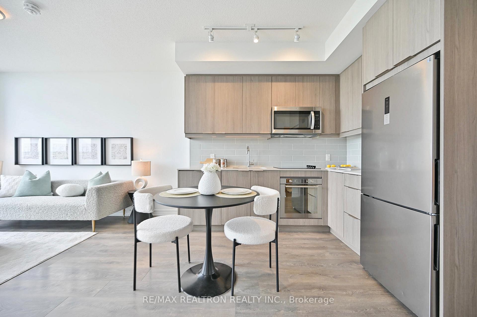 2 Bedrooms Condo at 36 Forest Manor, Toronto For sale