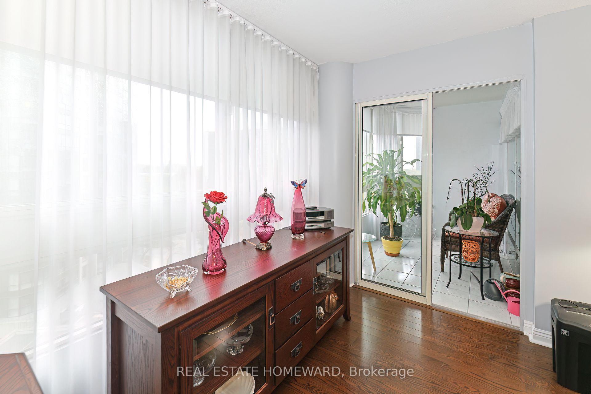 3 Bedrooms Condo at 3233 eglinton, Toronto For sale