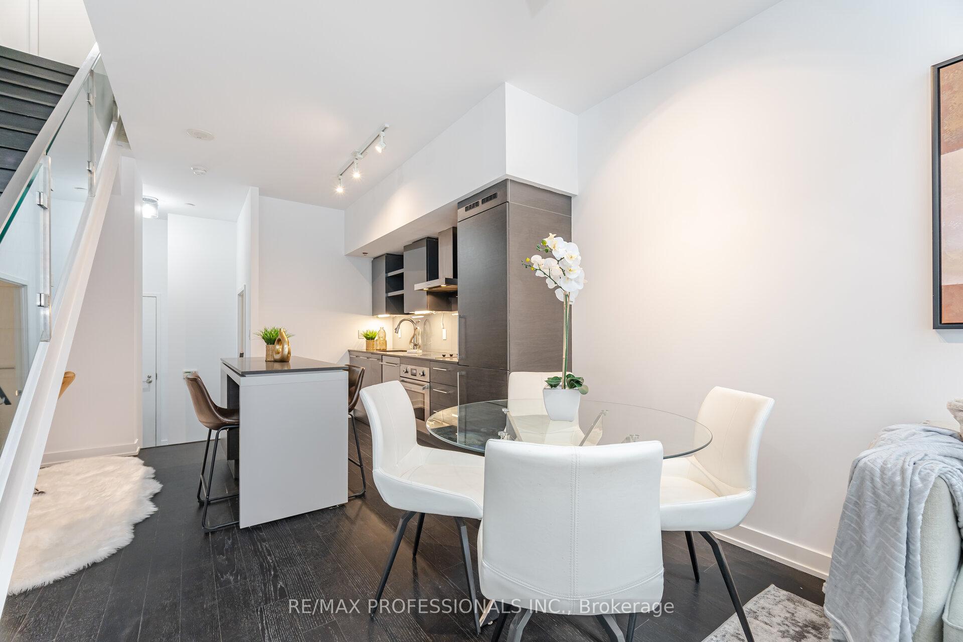 2 Bedrooms Condo at 1030 King, Toronto For sale