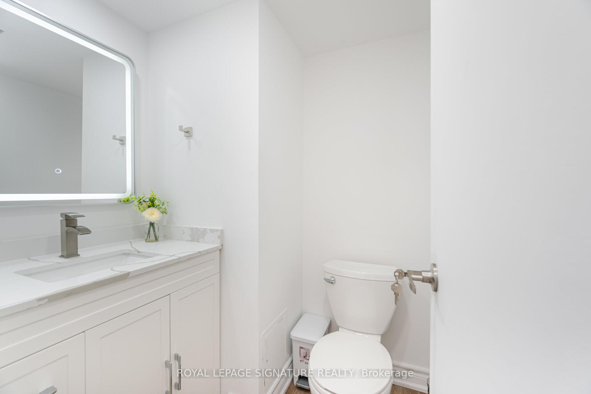 4 Bedrooms Condo at 1300 Mississauga Valley,  Mississauga For sale