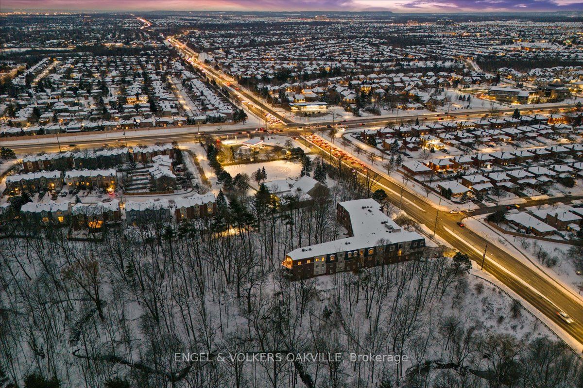 390 Upper Middle Road E, #306