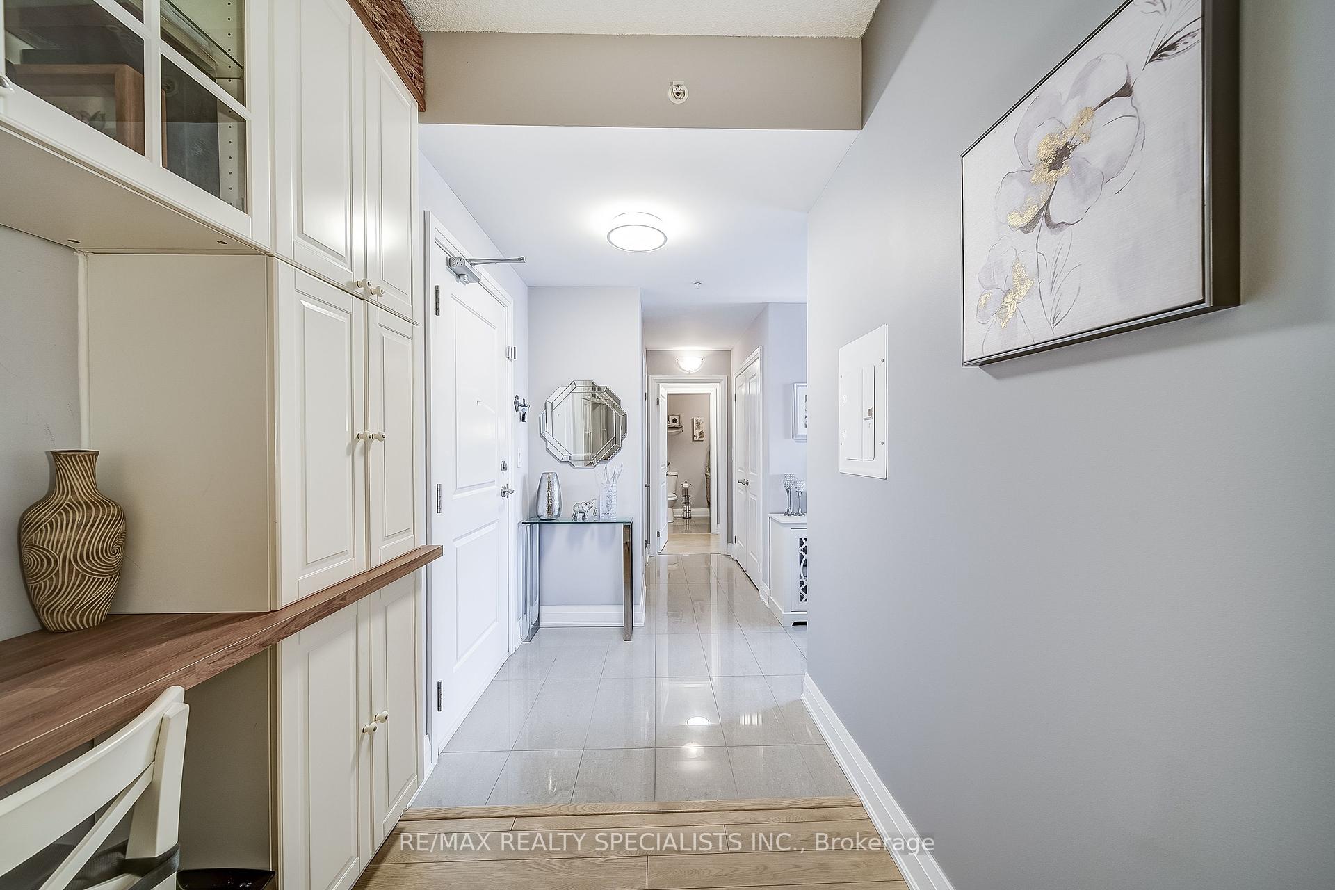 2 Bedrooms Condo at 24 Woodstream,  Vaughan For sale